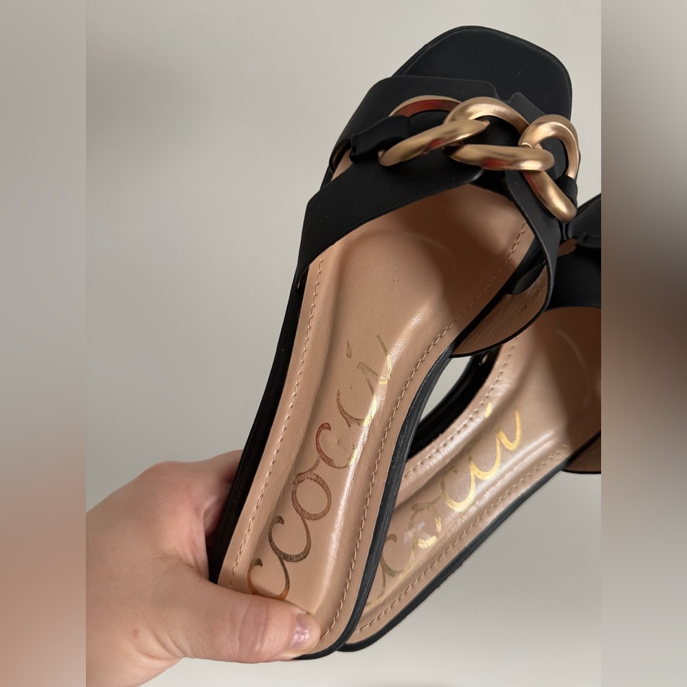 CCOCCI Women's Black Sandals with Gold Chain Detail - Picture 3 of 6